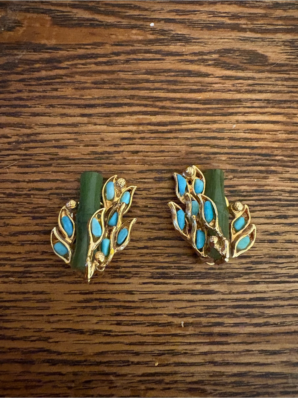 VINTAGE SWOBODA jade & Turquoise Bamboo Shape Clip Earrings 1”  Leaves  Plant